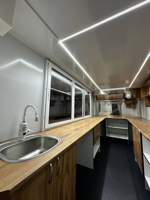 Търговски караван 4*2*2м за бързо хранене