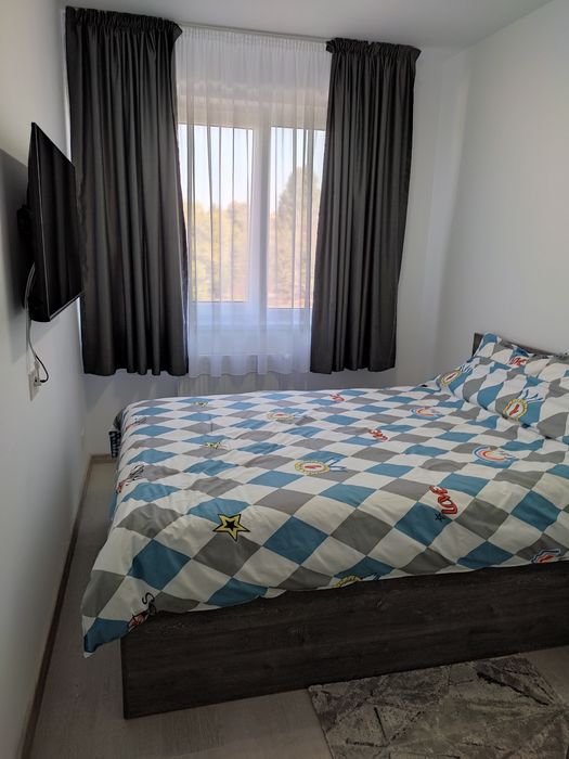 Închiriez ap nou 3 camere  200 lei