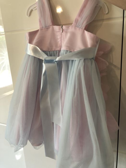 Нарядное платье на девочку