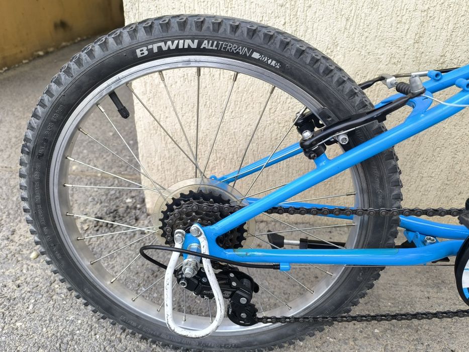 Vând btwin racingboy 320