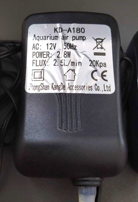 Set din 1 Pompă de aer + 1 Adaptoar 12 V ( am 2 seturi )