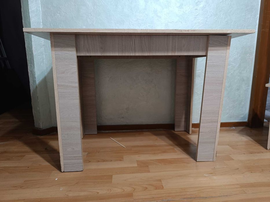 Обеденный стол + 4 табуретки, комплект