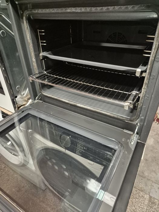 Фурна с керамични котлони за вграждане Сименс