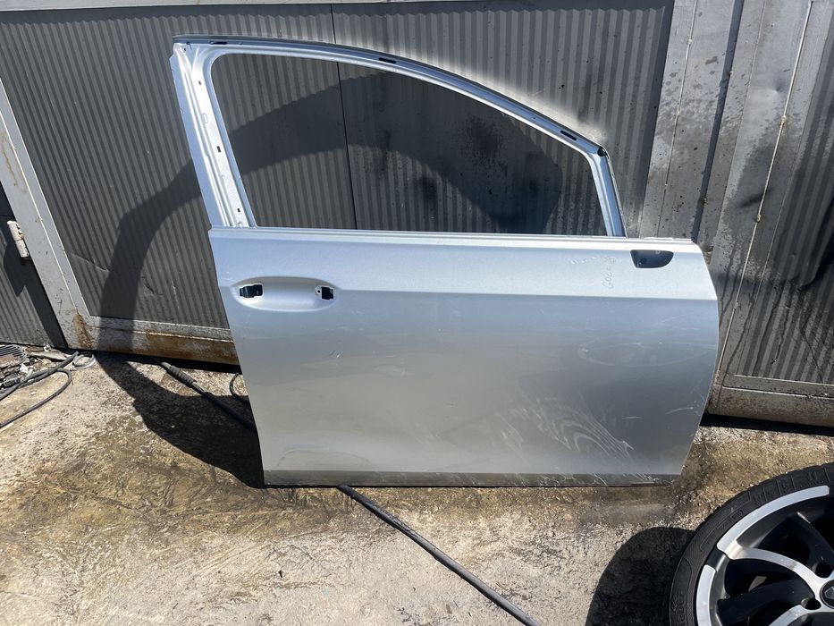 2 задна дясна, 3 предна дясна и 2 предна лява врата VW Golf 8 2019-