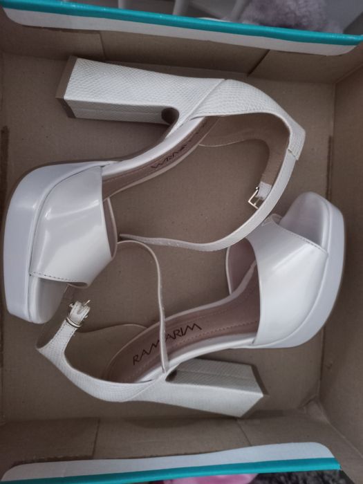 Новые босоножки 35 размер