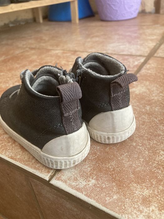 маратонки adidas е кецове zara