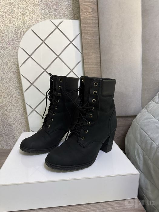 Timberland. 38 pp