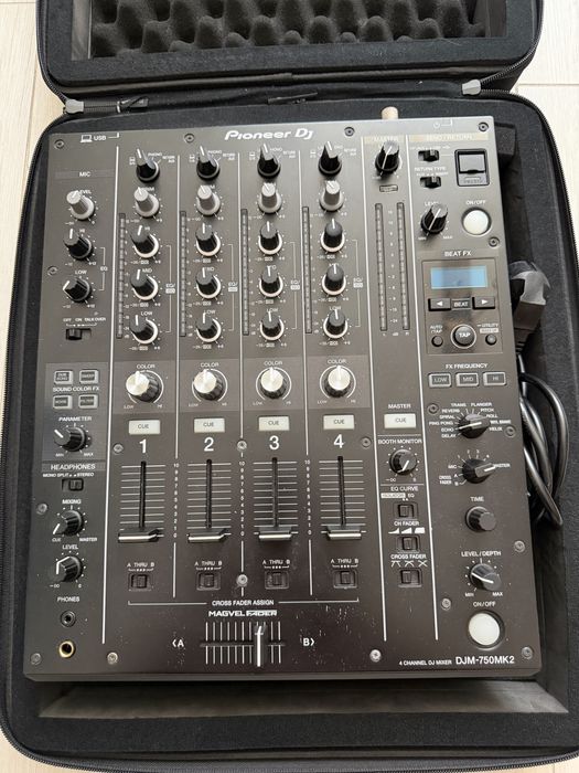 Vand mixer DJ Pioneer DJM 750 mk2 + case