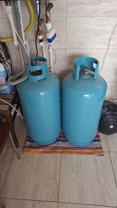 Centrala Ariston one, centralina cu trei ieșiri si racorduri,regulator presiunesi filtru GPL,  doua butelii de 60 de litri. Se poate vinde si separat