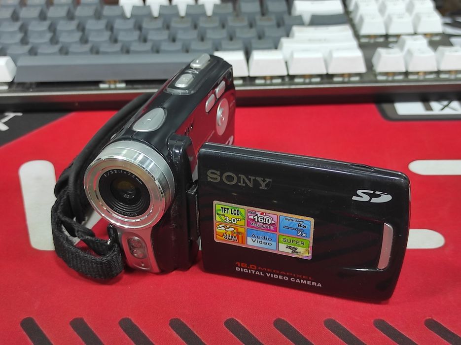 Цифровая видеокамера Sony 16.0 mp