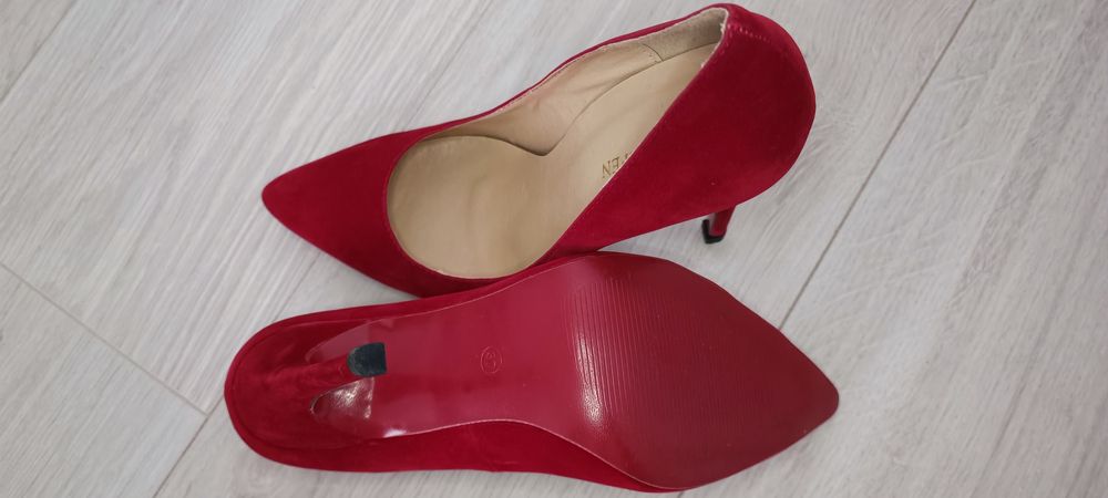 Pantofi stiletto