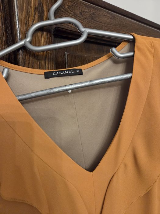 Vând rochie Caramel
