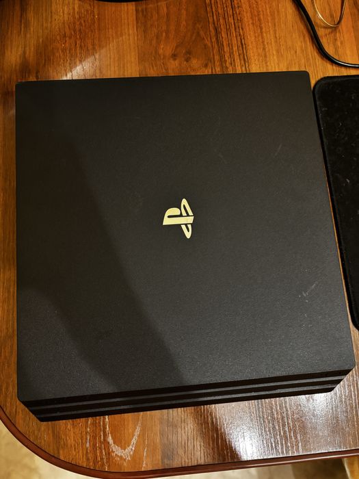 Продам PS4 PRO 1tb