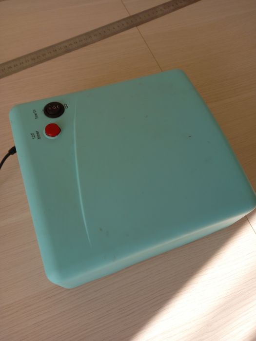 Продам лампу для ногтей