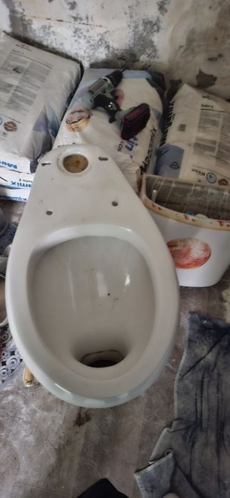 Унитаз рабочий толко крыша сломанная