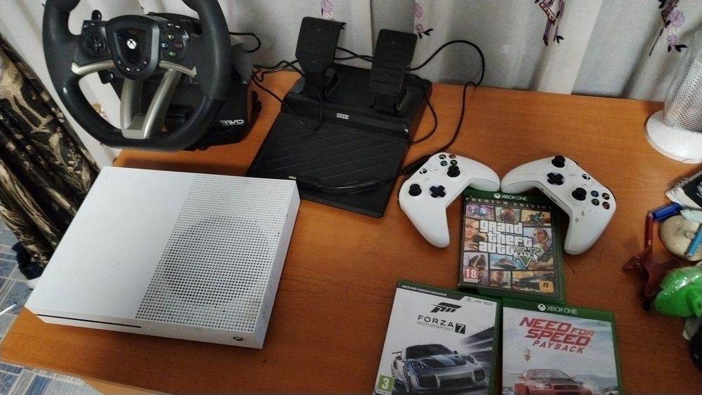 Vând volan și xbox funcțional