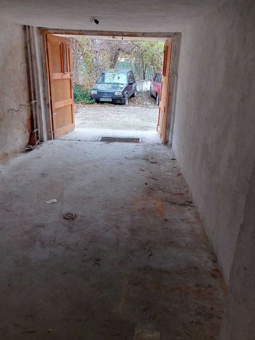 Дава се под наем Гараж / Паркомясто в София, Лозенец - 21 кв.м за 178.5 € - Снимка #2