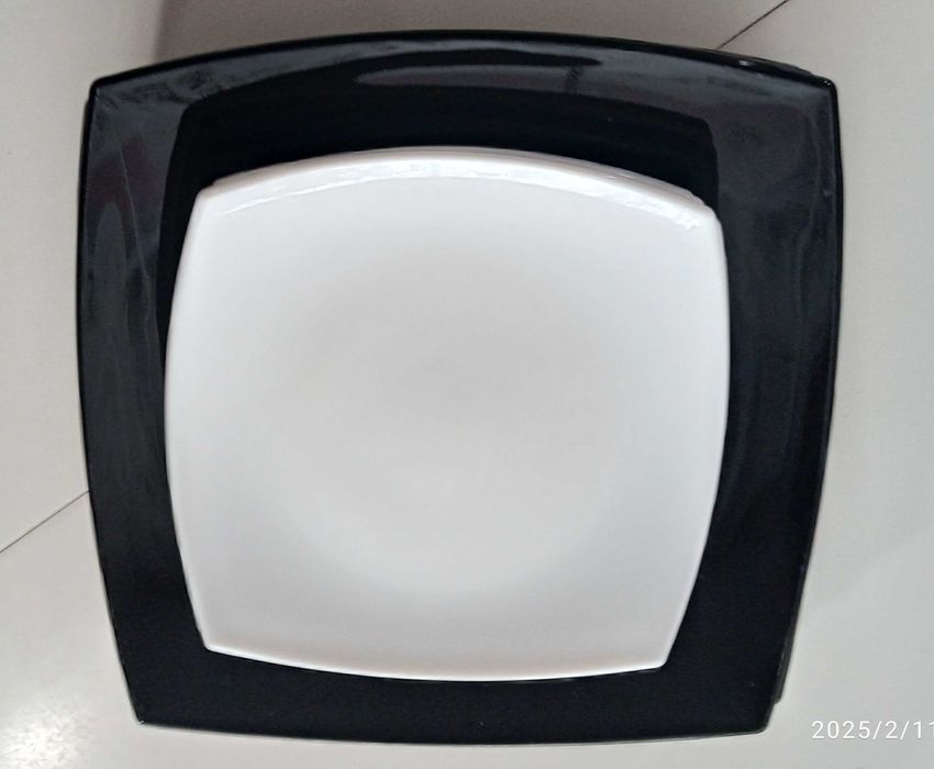 Френски сервиз на маса