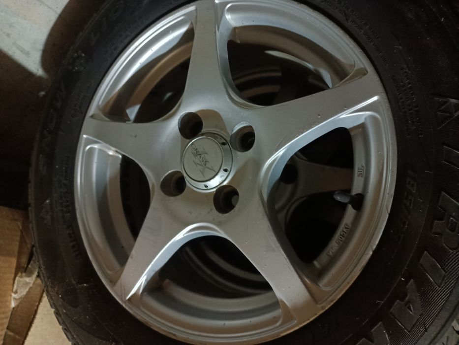 Диск титановый,  покрышка зимний