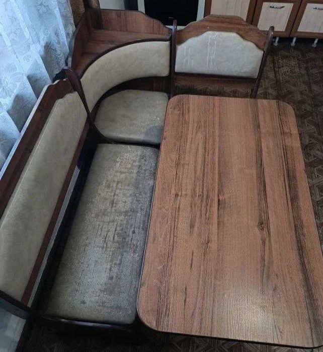 Кухонный уголок (стол + диван). Срочно!