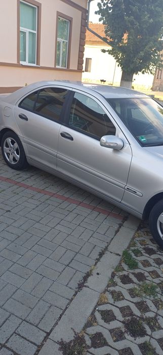 Mercedes-Benz C180