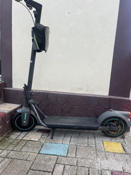 Trotineta electrica B-Twin