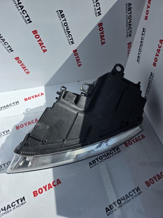 Десен фейсов ксенонов фар Audi A8 04-07г