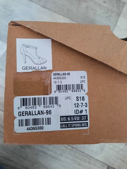 Продам босоножки  новые