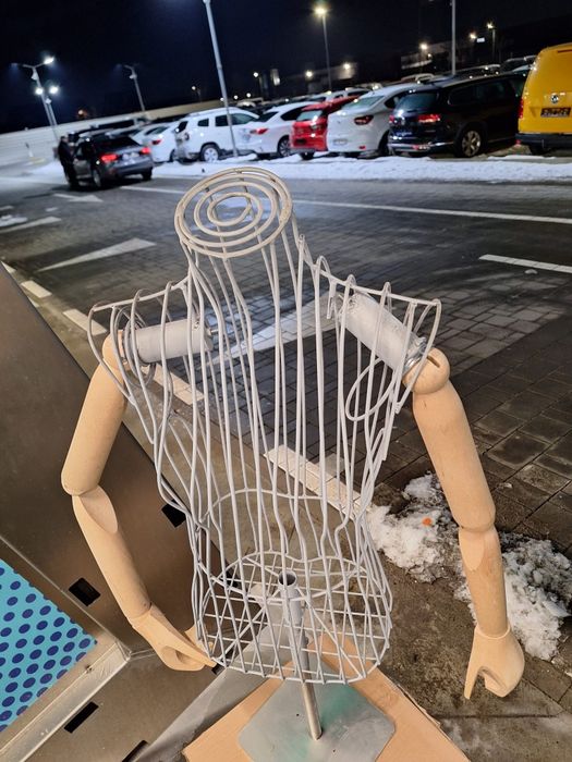 De vanzare doi manechini.