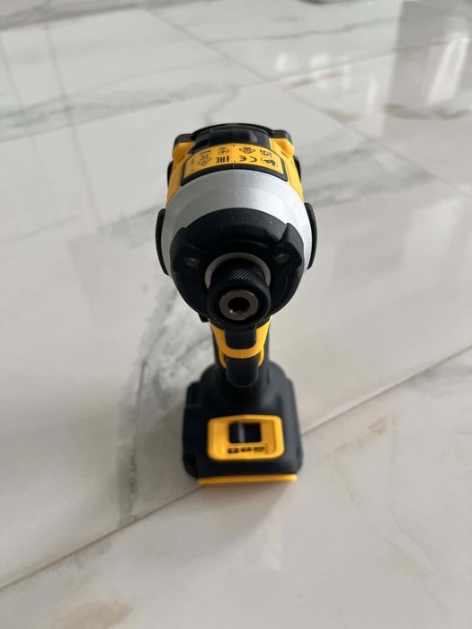 DeWalt DCF850 XR 18V Nouă, Nefolosită, 205 Nm