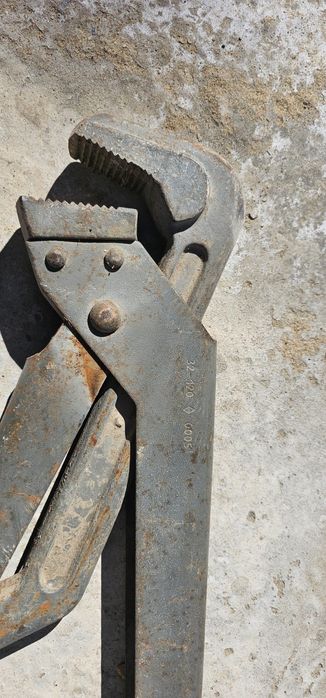 Большой газовый ключ