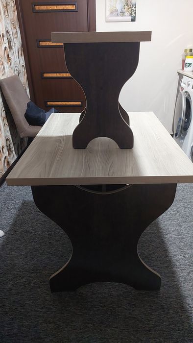 Сотилади, Продается стол обеденный с табуретками- стульями.