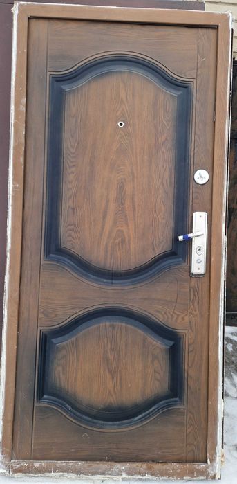 Продается входная дверь