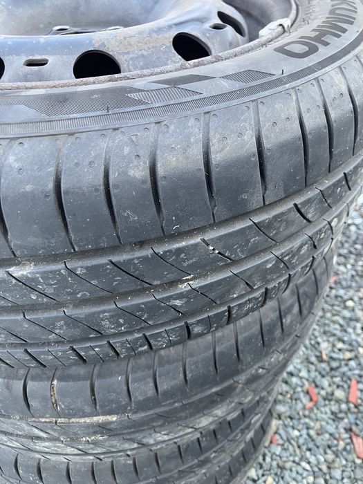 Vând roți de Polo Skoda etc 185/55/15 de vara 400 de lei