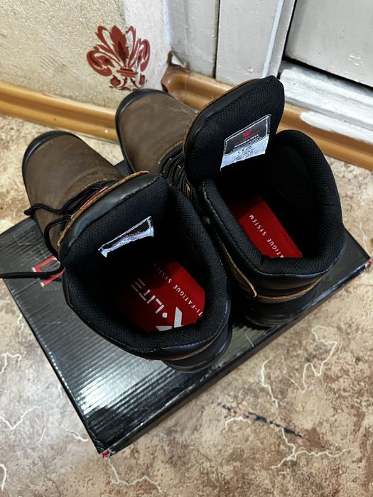 Продам спец ботинки