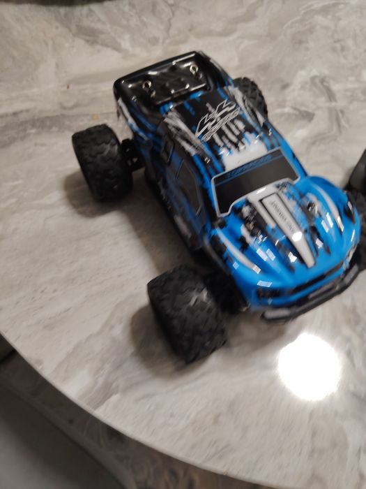 Masinuta cu telecomanda