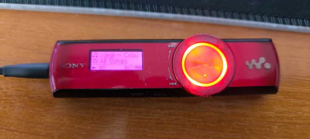 Sony Walkman NWZ-B172F MP3 Player, 2GB – Radio FM, USB direct + căști