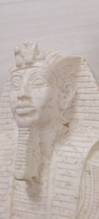 Лот мраморни статуетки.