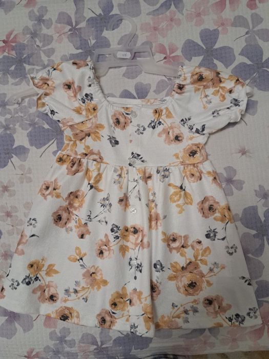 Лот от рокли за момиче