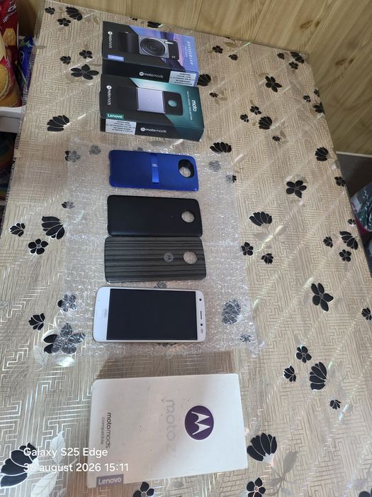 Motorola  z2  force Gold