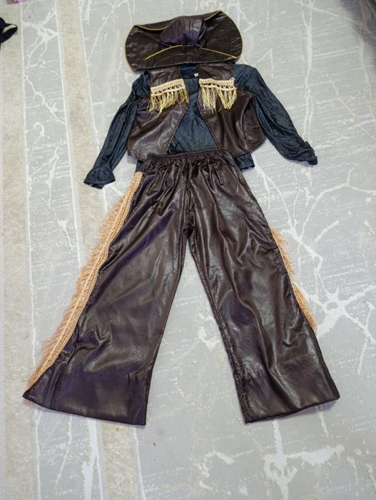 Продам новогодний костюм ковбоя