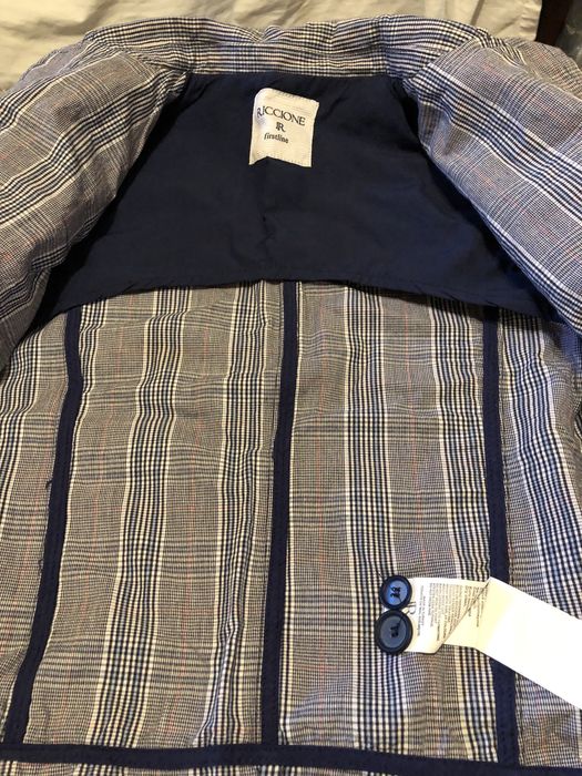 Продается модный пиджак.