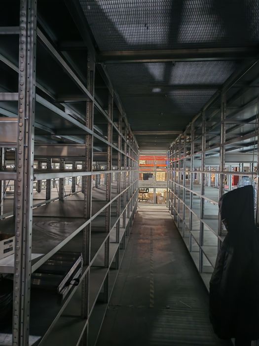 Монтаж стеллажей