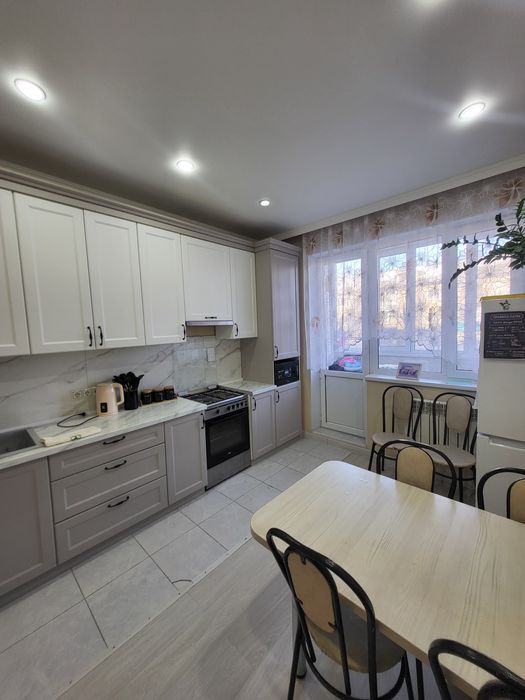 Продается 2х ком на Караване