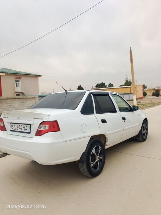Nexia 2 1.6 sotiladi