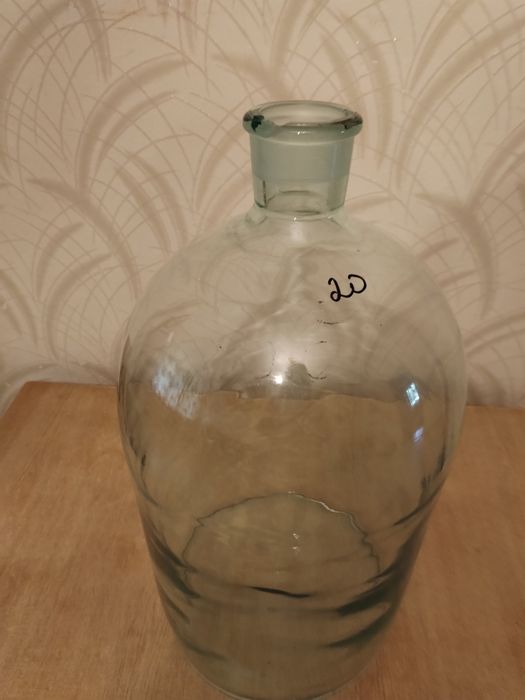 Бутыли стеклянные