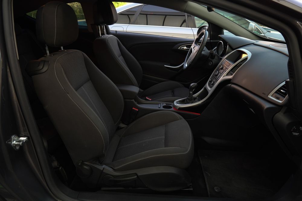 Opel Astra J GTC