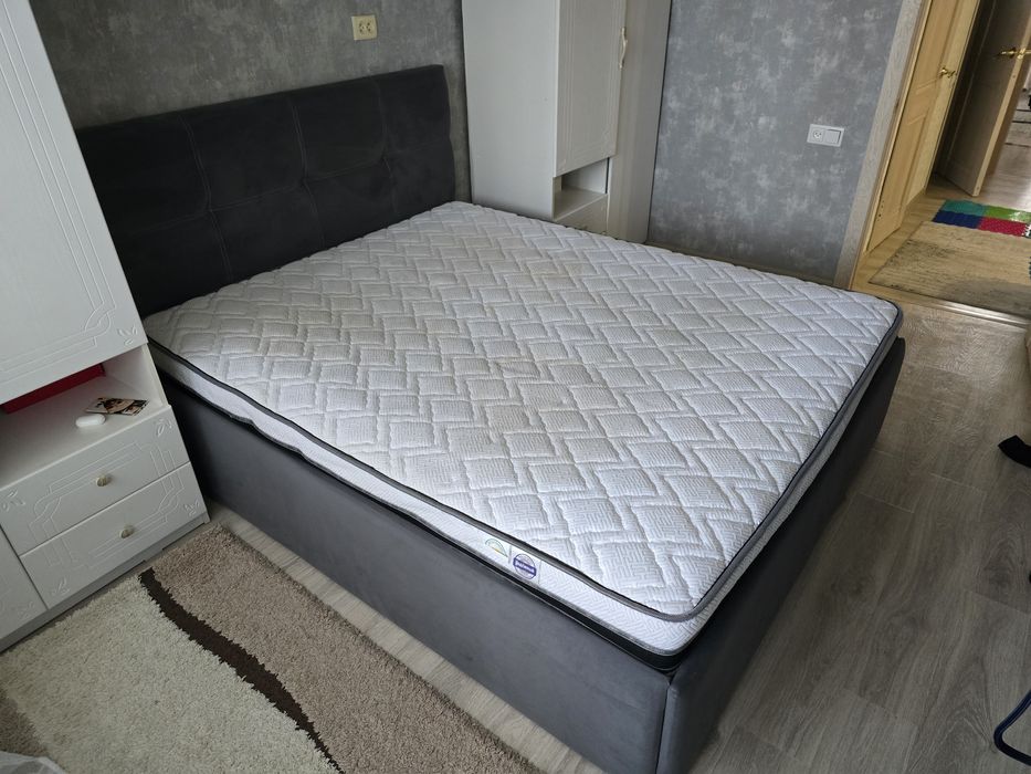 Кровать двухспальная без матраса