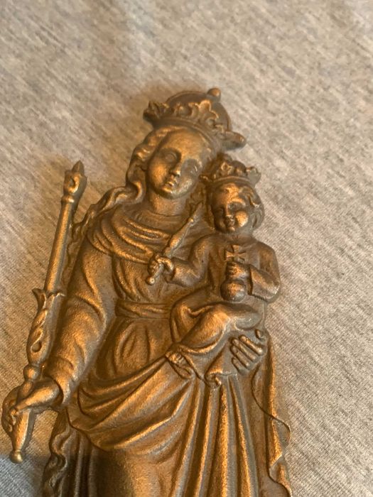 икона бронзов релефен плакет, изобразяващ Мадоната с Младенеца