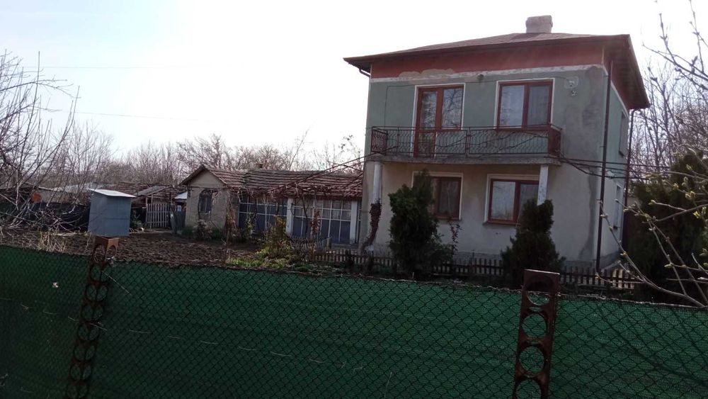 Двуетажна къща в Малина